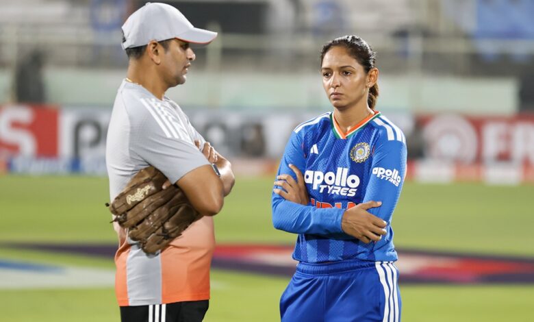 Muzumdar urges India to 'stay in the present' after T20 World Cup malfunction